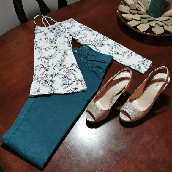 Unique Guess Strappy Shirt - Picture 7 of 7